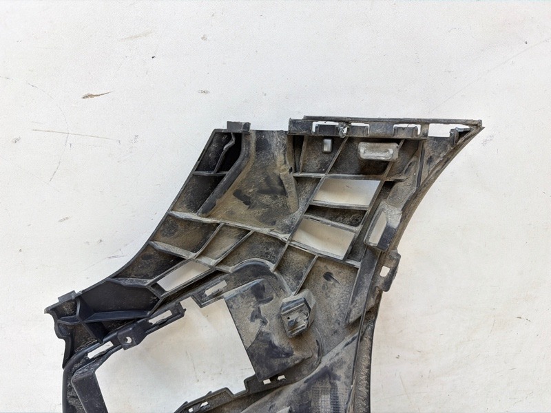 Кронштейн переднего бампера правый