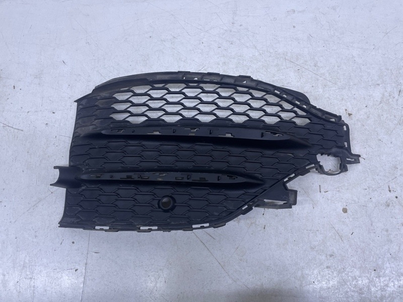 Решетка в бампер правая