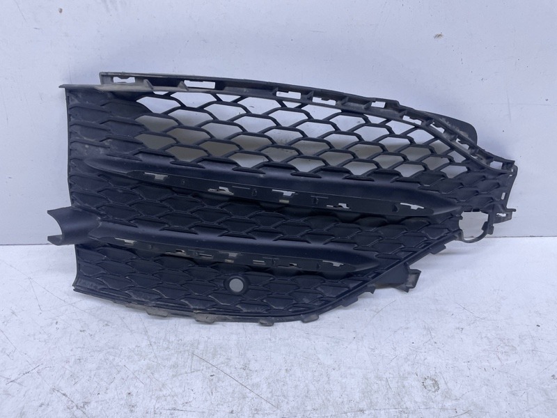 Решетка в бампер правая