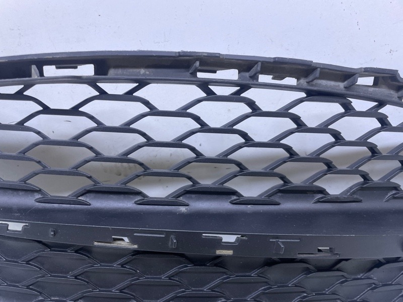 Решетка в бампер правая