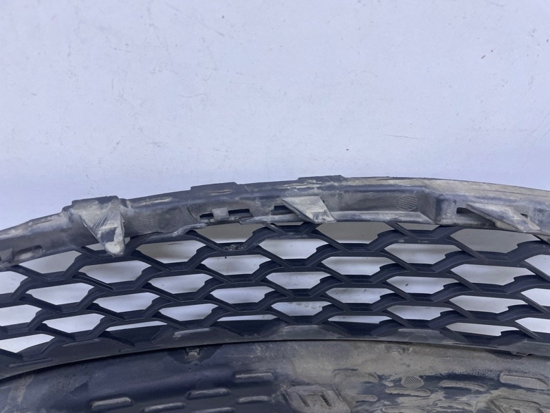 Решетка в бампер правая