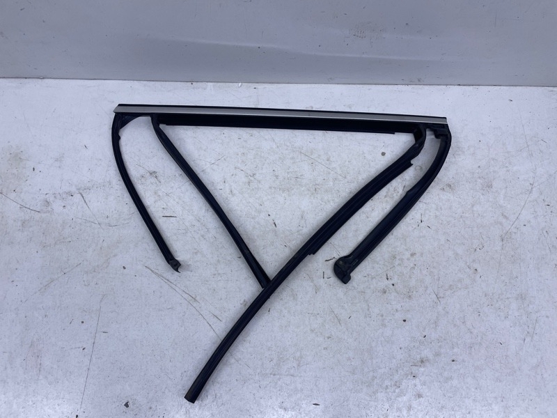 Уплотнитель двери