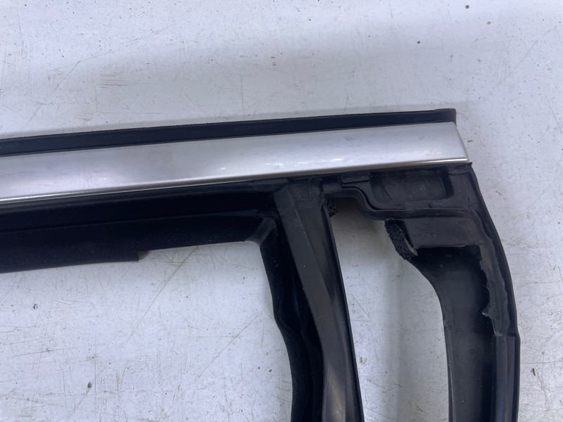 Уплотнитель двери