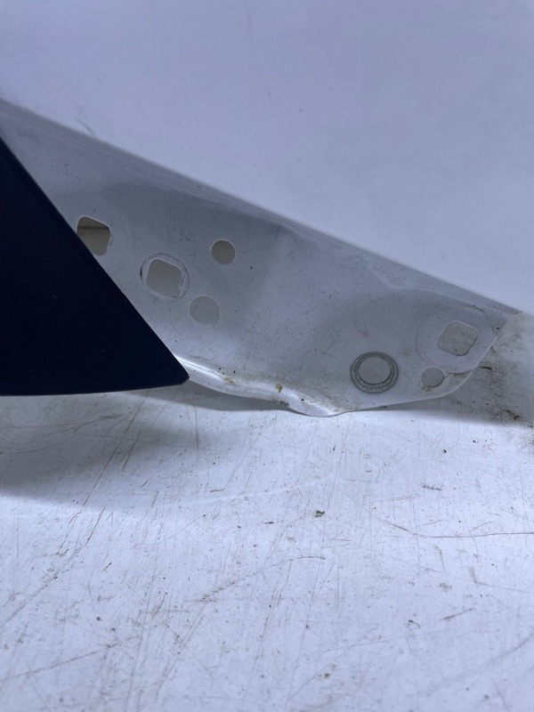 Крыло переднее правое