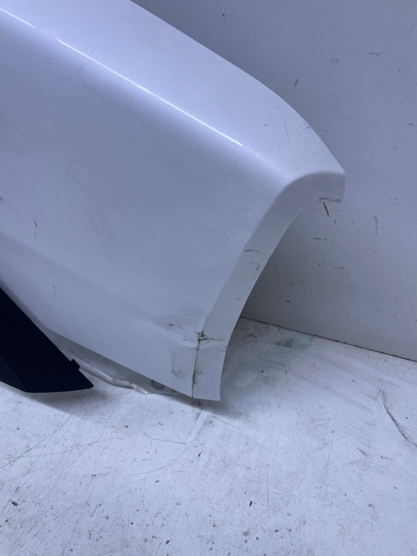 Крыло переднее правое