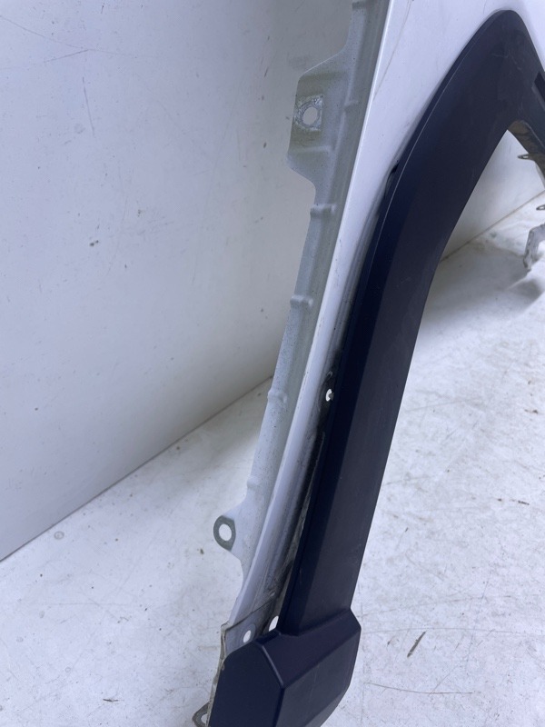 Крыло переднее правое