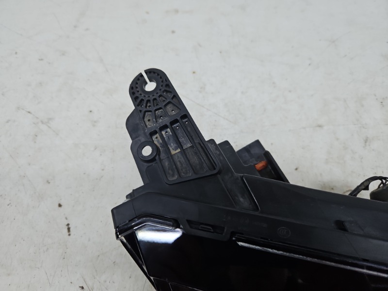 Фара дневного света правая (ходовые огни)