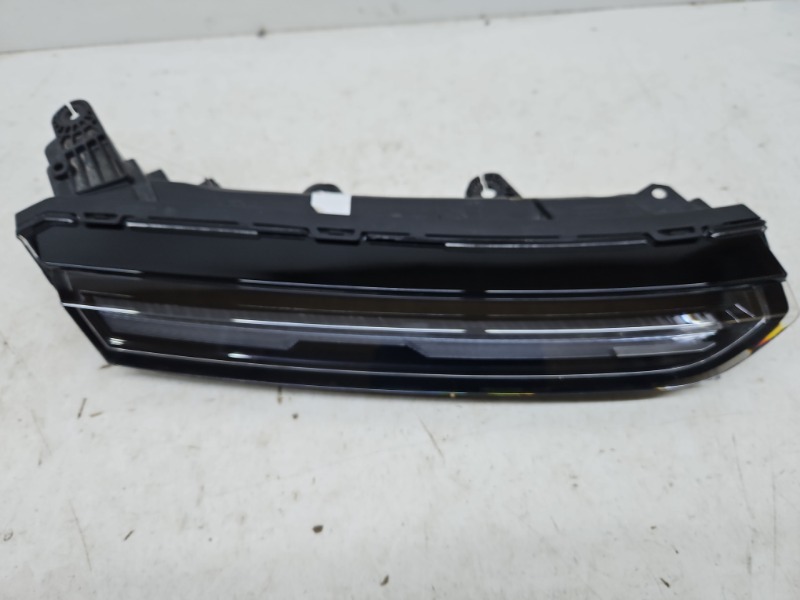 Фара дневного света правая (ходовые огни)