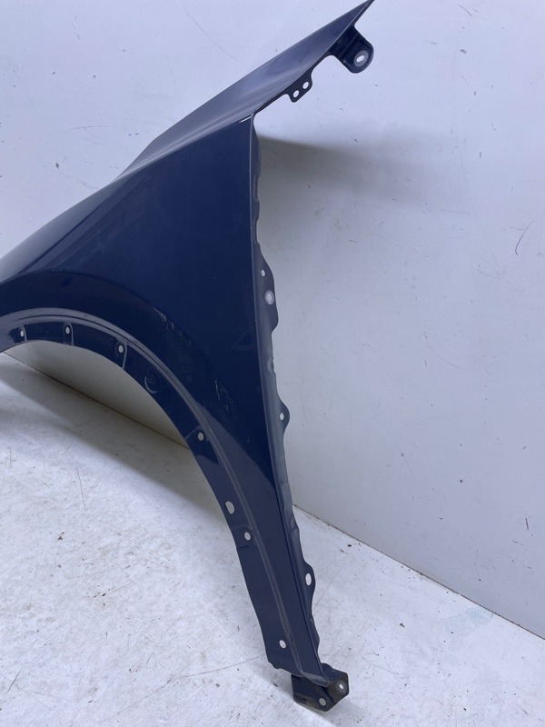 Крыло переднее левое