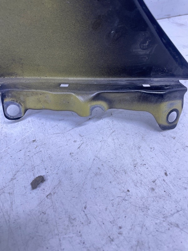 Крыло переднее левое