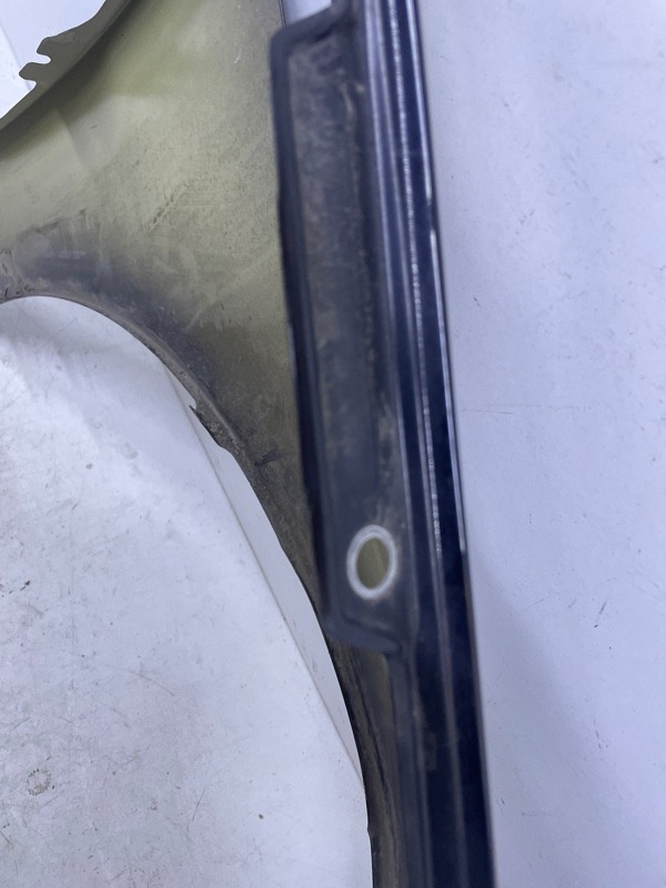 Крыло переднее левое