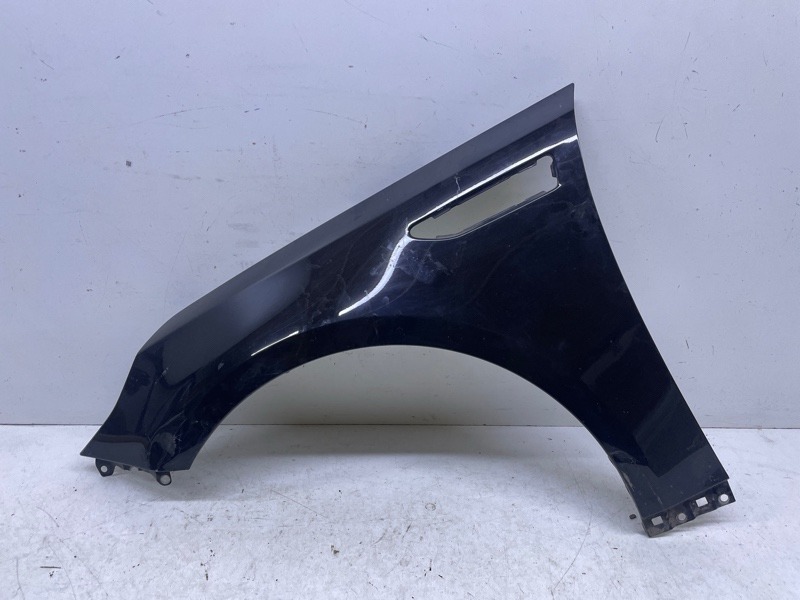 Крыло переднее левое