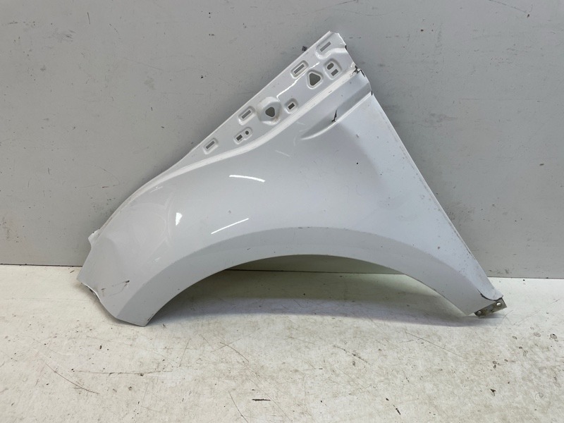 Крыло переднее левое