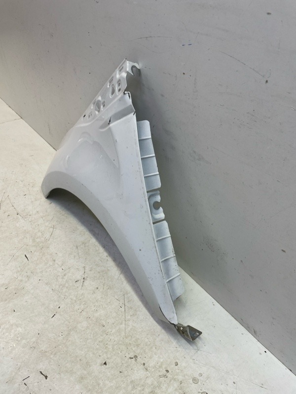 Крыло переднее левое