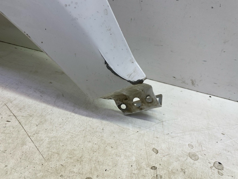 Крыло переднее левое