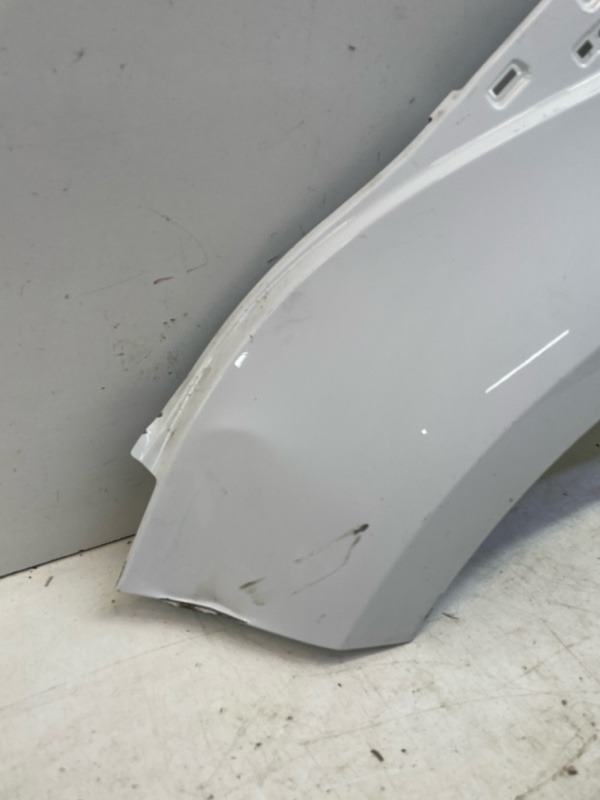 Крыло переднее левое