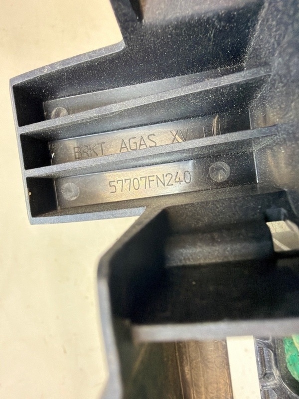 Кронштейн переднего бампера