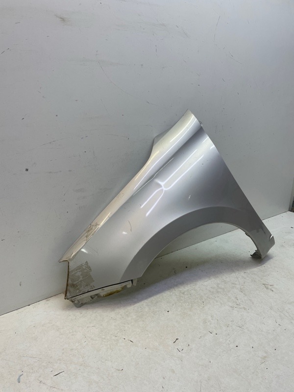 Крыло переднее правое