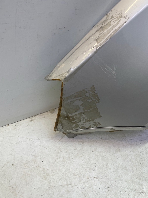 Крыло переднее правое