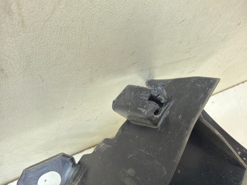 Кронштейн переднего бампера