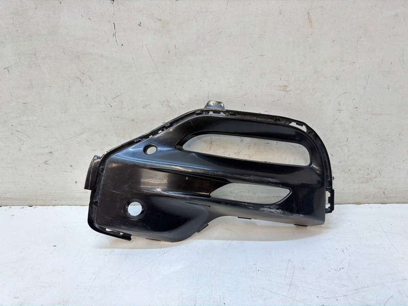 Рамка противотуманной фары левой