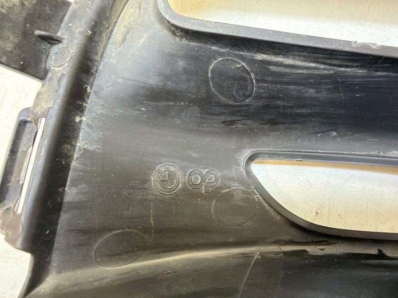 Рамка противотуманной фары левой