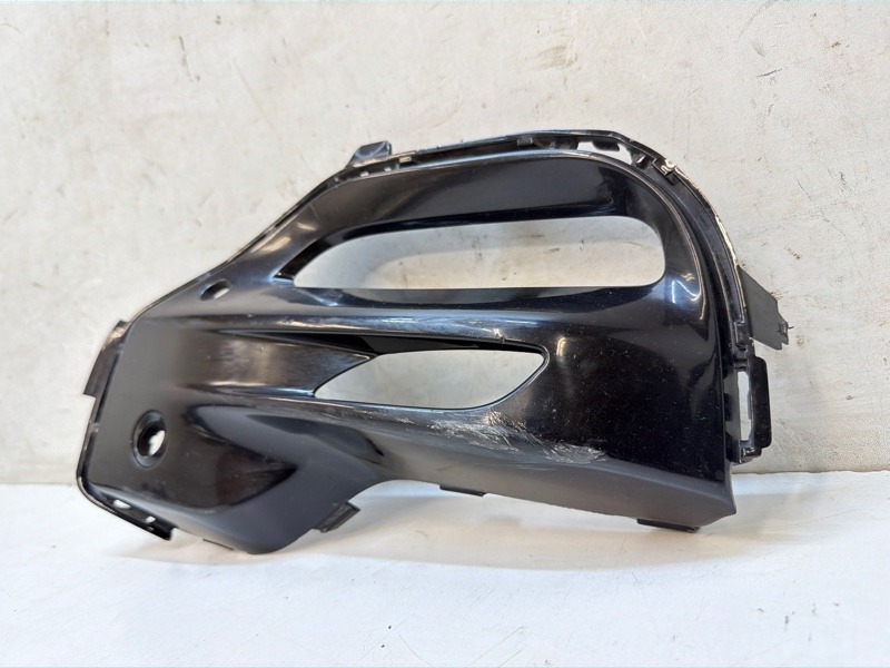 Рамка противотуманной фары левой