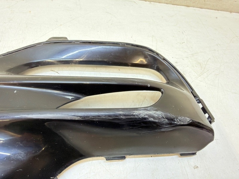 Рамка противотуманной фары левой