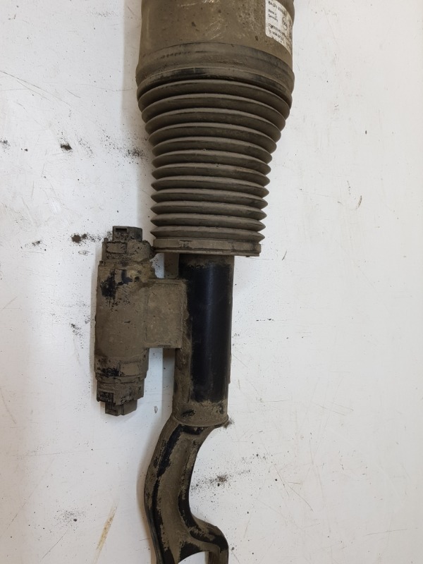 Амортизатор передний правый