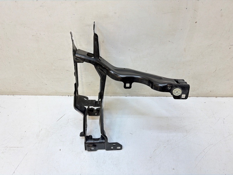 Кронштейн фар левый