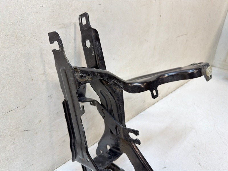 Кронштейн фар левый