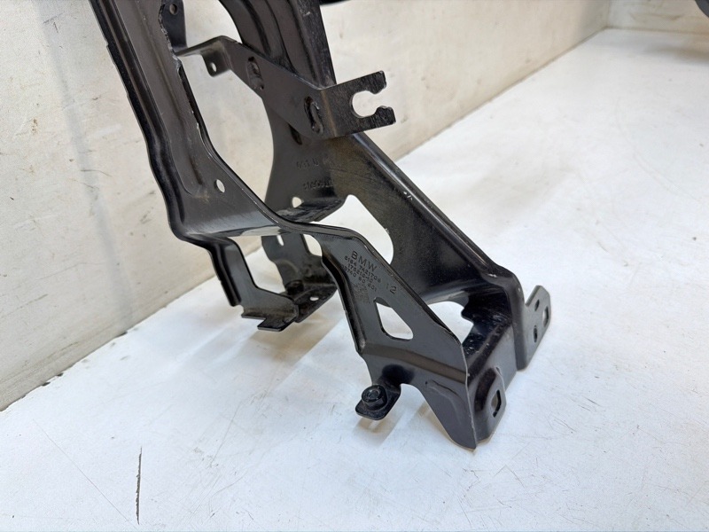 Кронштейн фар левый