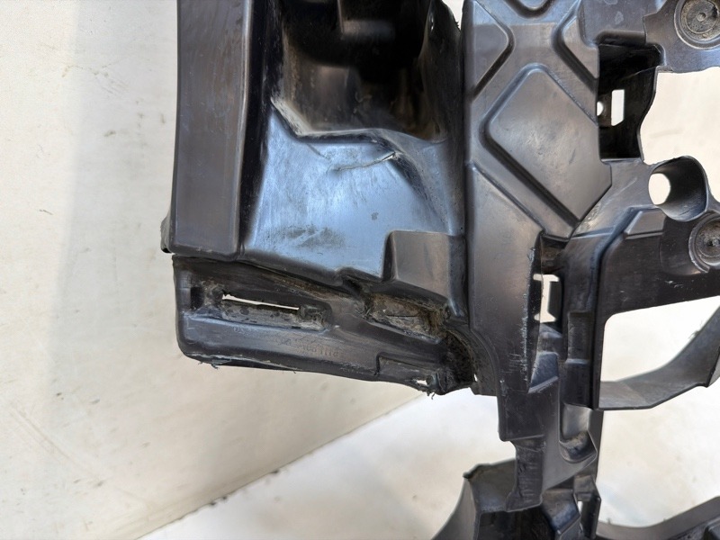 Кронштейн фары противотуманной левой