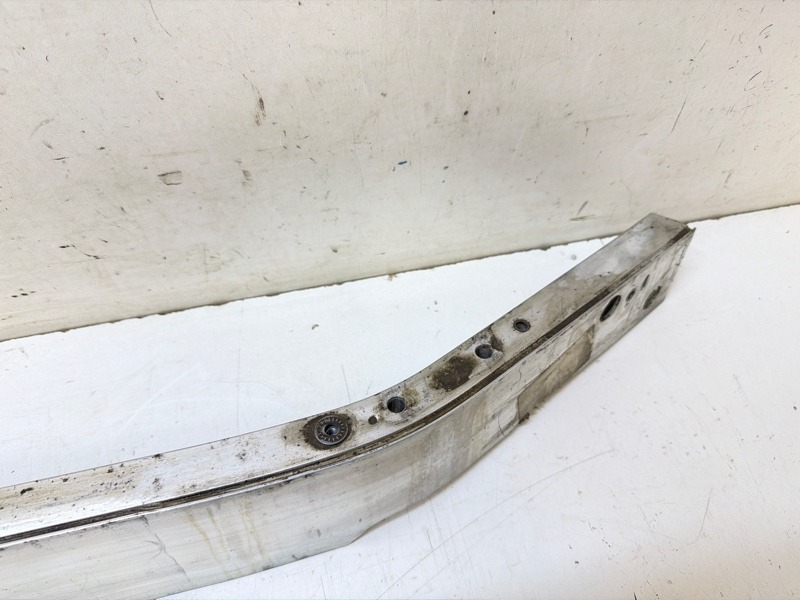 Усилитель переднего бампера