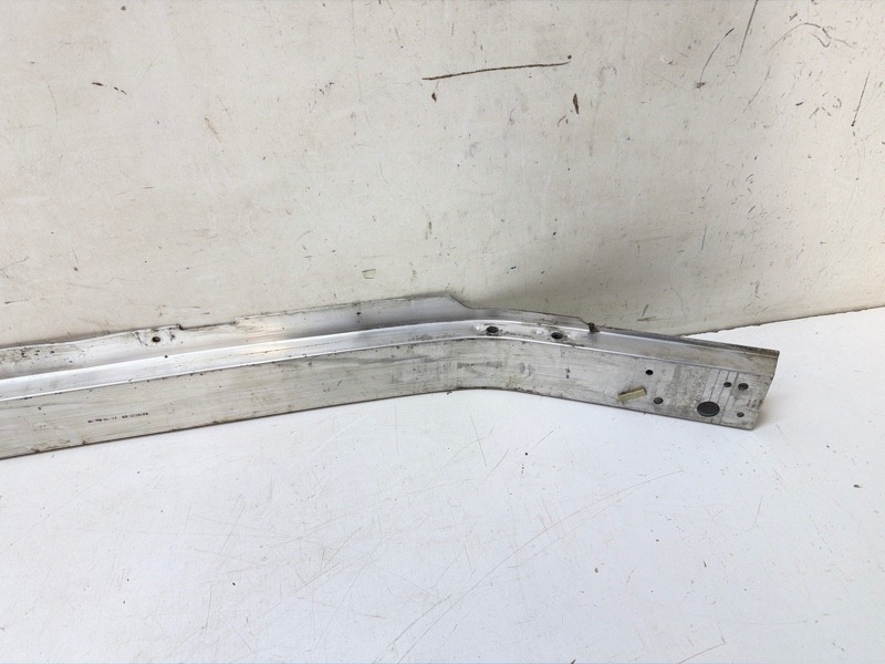 Усилитель переднего бампера