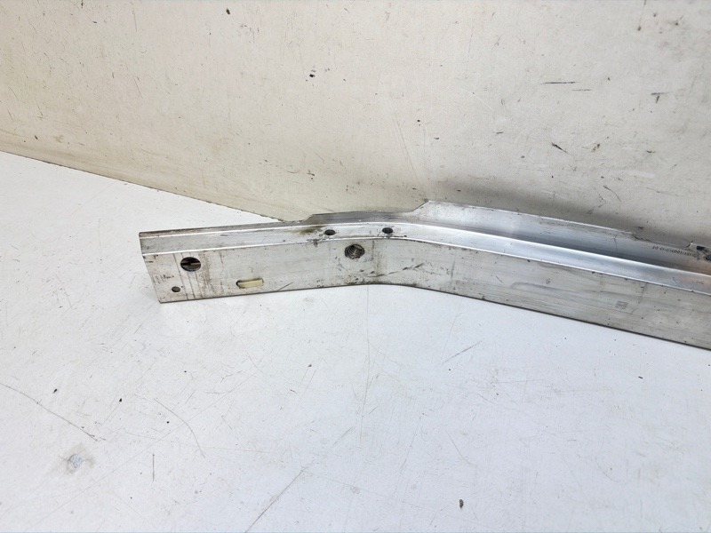 Усилитель переднего бампера