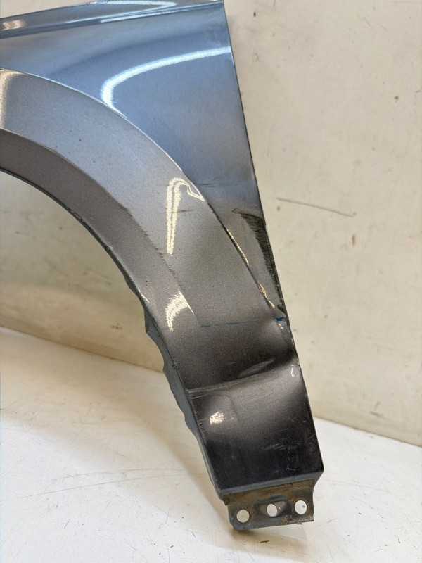 Крыло переднее левое