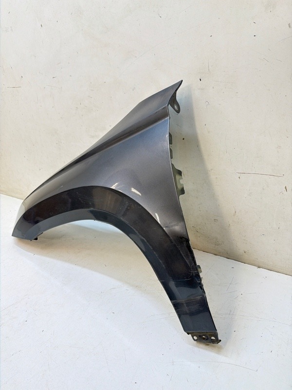 Крыло переднее левое