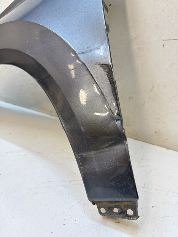 Крыло переднее левое