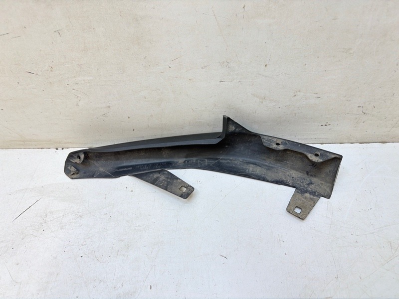 Спойлер переднего бампера правый