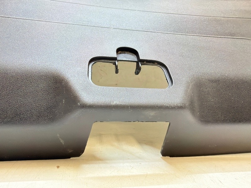 Обшивка крышки багажника