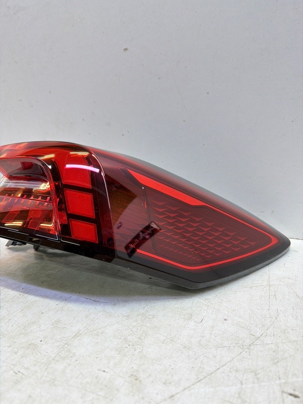 Фонарь задний правый