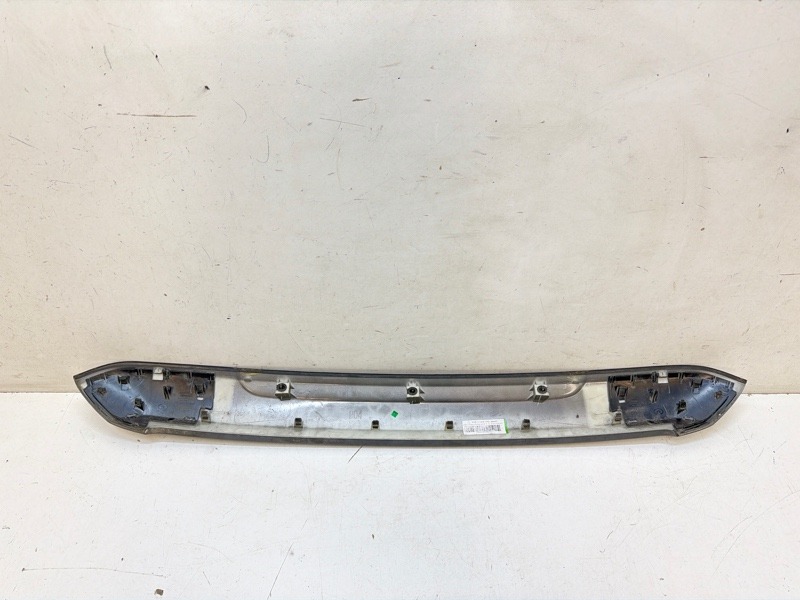 Молдинг капота