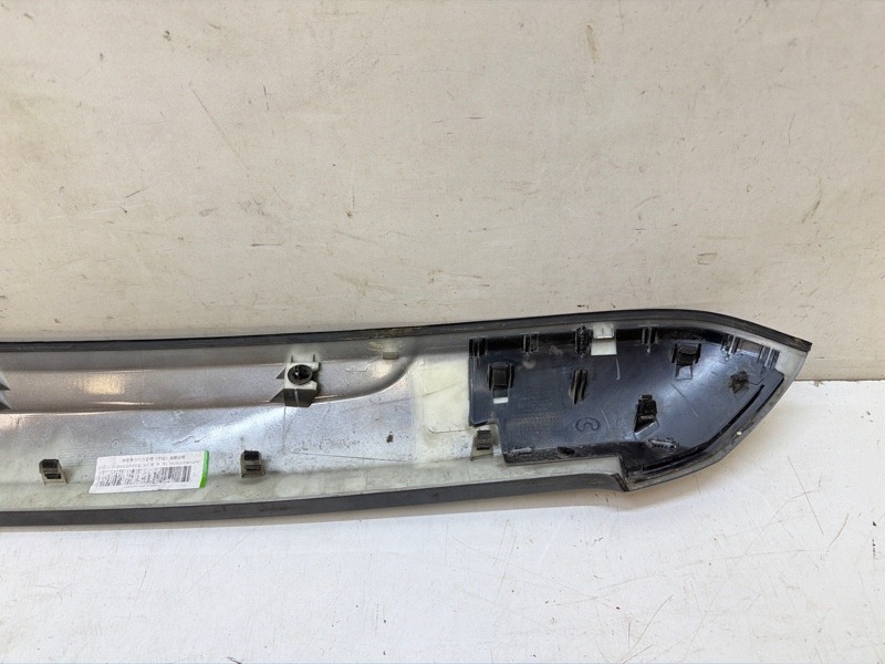 Молдинг капота