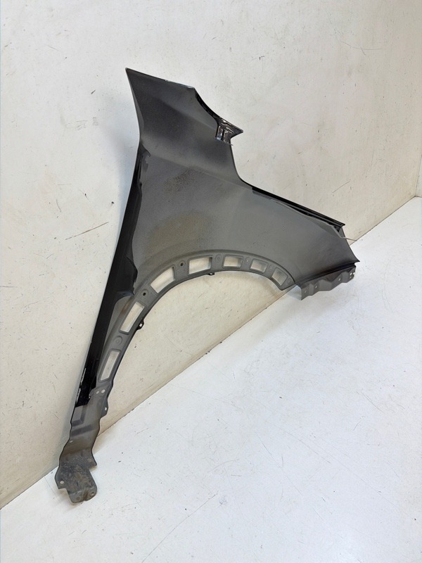 Крыло переднее левое