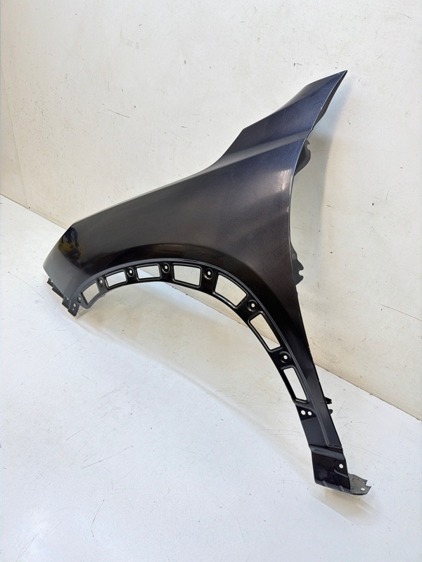 Крыло переднее левое