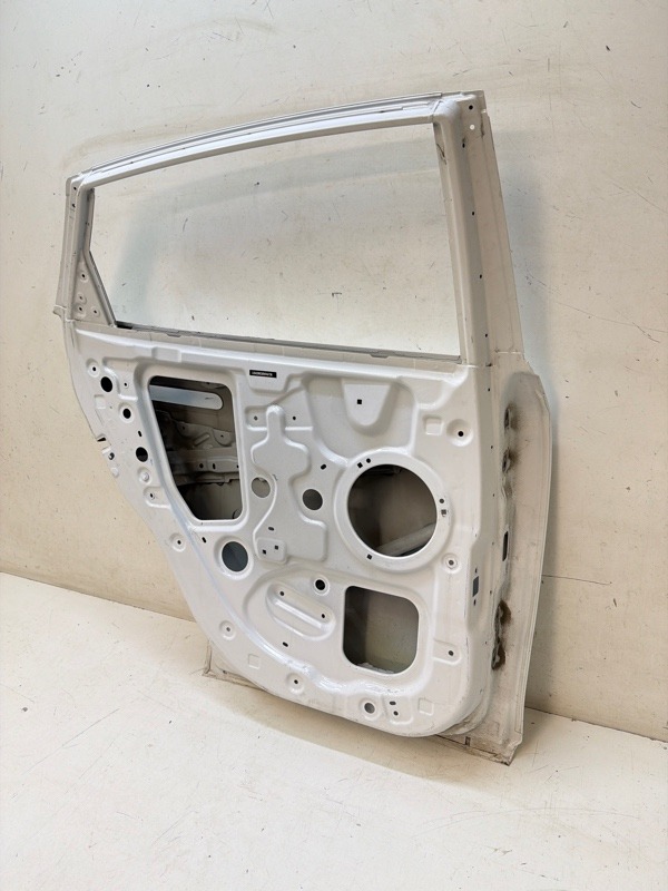 Дверь задняя левая
