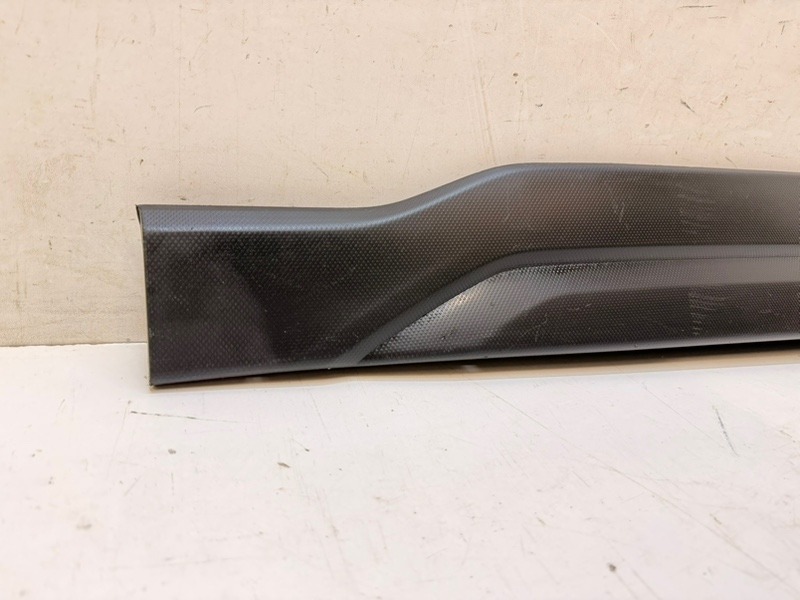 Накладка двери передней левой