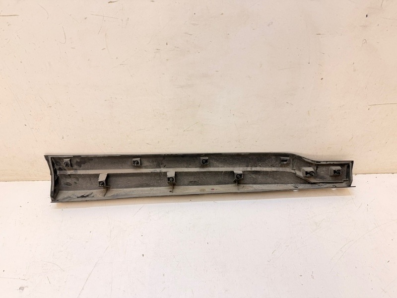 Накладка двери передней левой