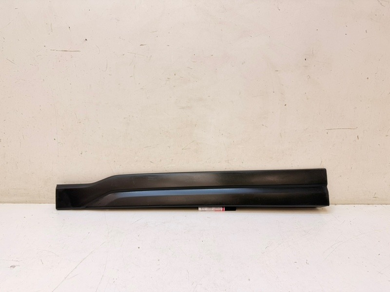 Накладка двери передней левой